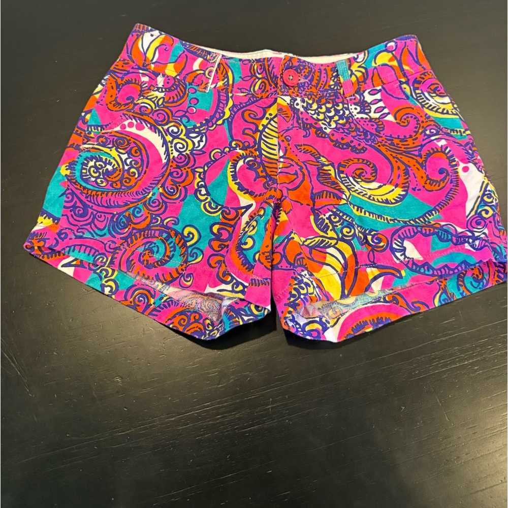 Lilly Pulitzer- The Callahan Short 
Size 2 - seem to fit more like a size 4